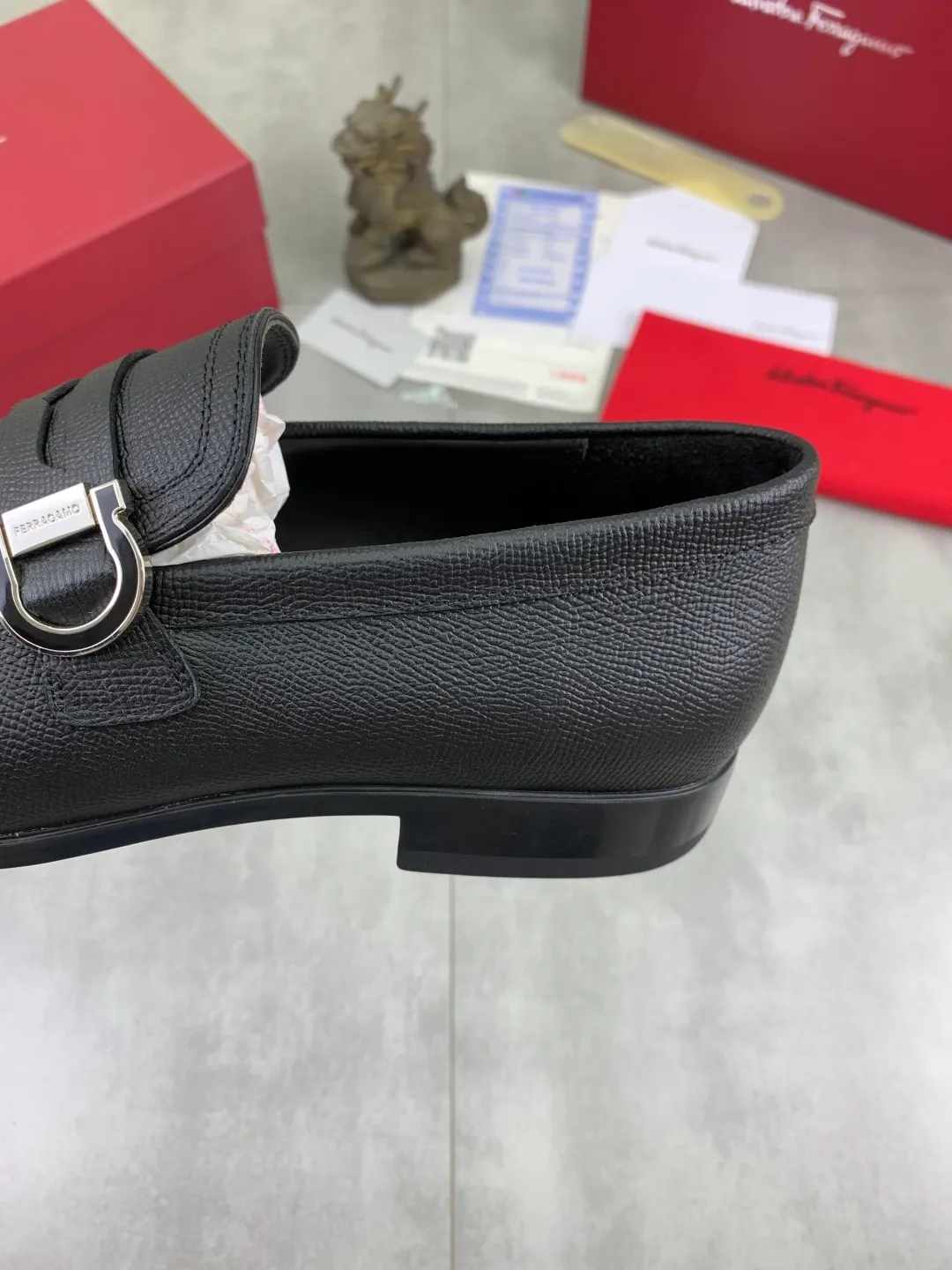 Men's men's shoes 💰P600💰[New model] High quality water-dyed cowhide 🆘[Salvatore Ferragamo] Ferragamo's latest casual business leather shoes for men! Listed simultaneously! The fabric is made of specially imported original calfskin, and the interior is made of imported water-dyed cowhide. It is absolutely luxurious and leads the fashion trend. Matching code: 38-44 (45 and 46 can be customized) 5️⃣ colors available